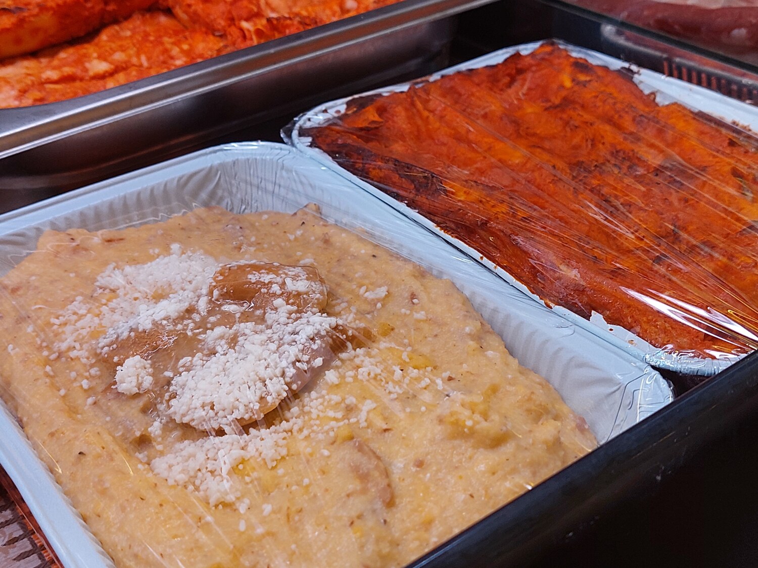 polenta funghi e salsiccia e lasagna di carne polenta funghi e salsiccia e lasagna di carne