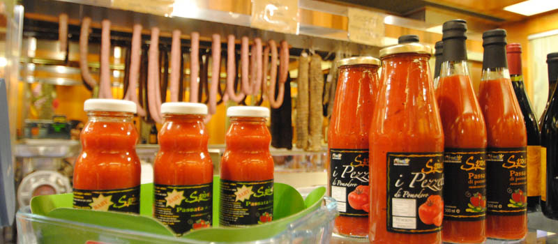 Pomodori per sughi (passata o pezzettoni anche biologici) Pomodori per sughi (passata o pezzettoni anche biologici)